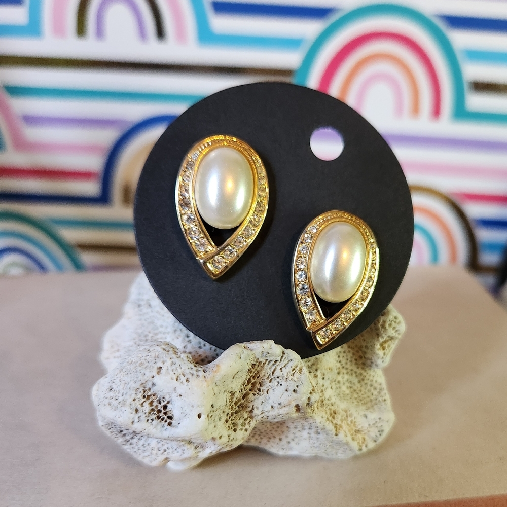 Pearl & Gold Earrings